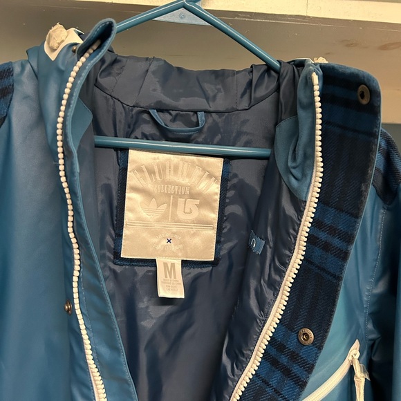 Burton x Adidas Gluhwein collaboration. - Picture 4 of 11